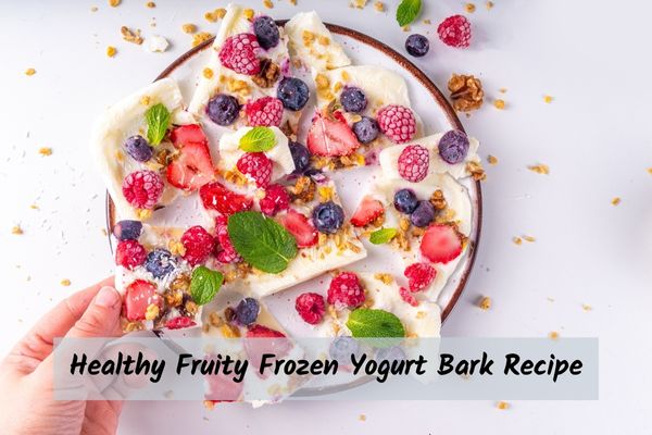 Frozen_Yogurt_Bark_Recipe a frozen yogurt bark recipe with frozen yogurt that has strawberries, blueberries on top.