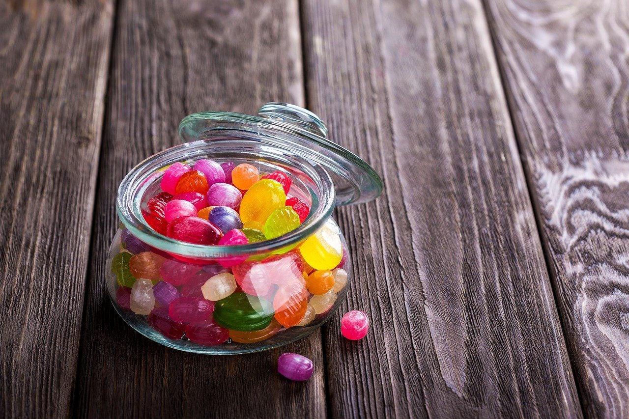 glass jar of jellybeans