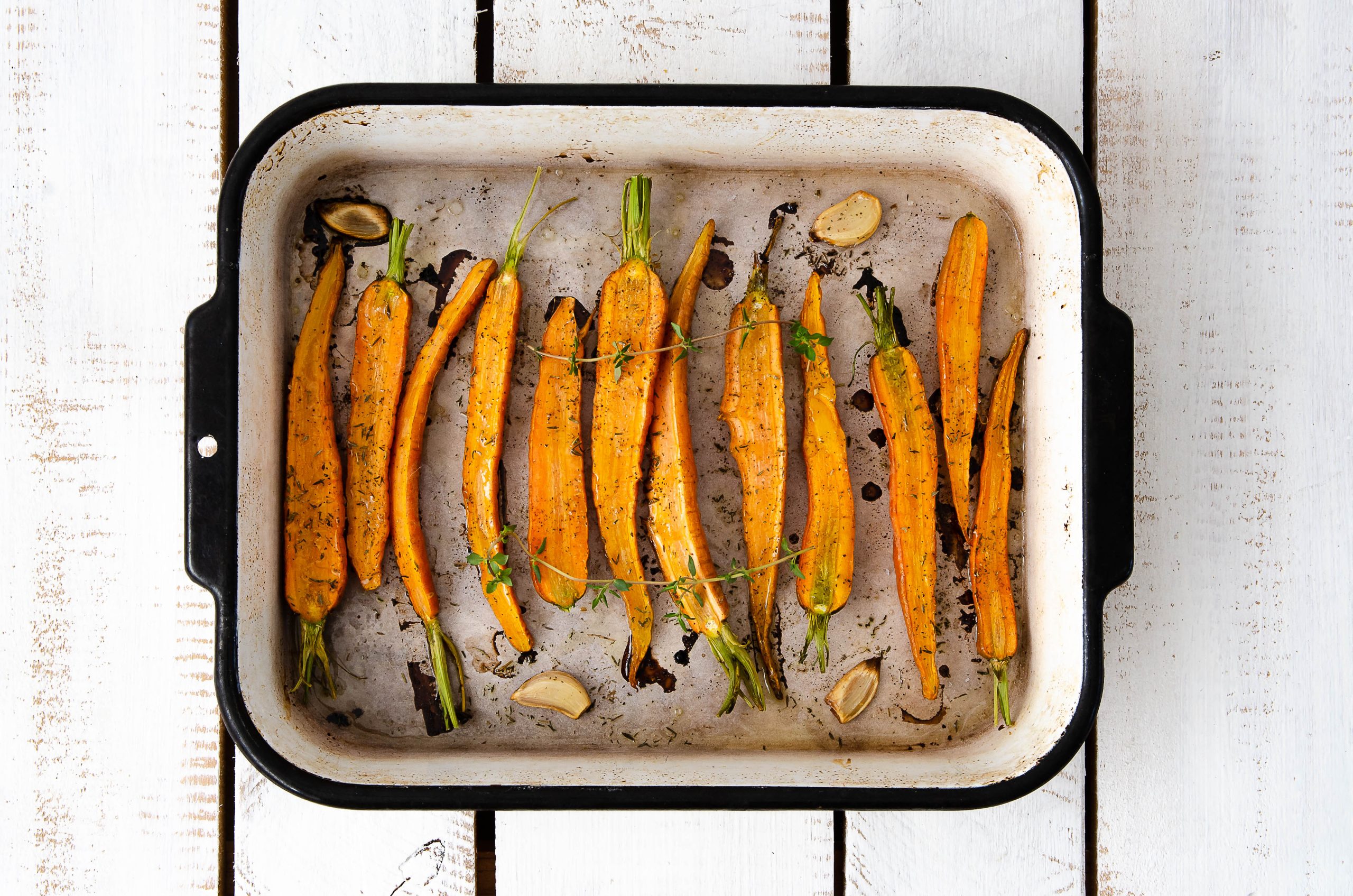 Roasted carrots with garlic, olive oil, and thyme for healthy meal prep