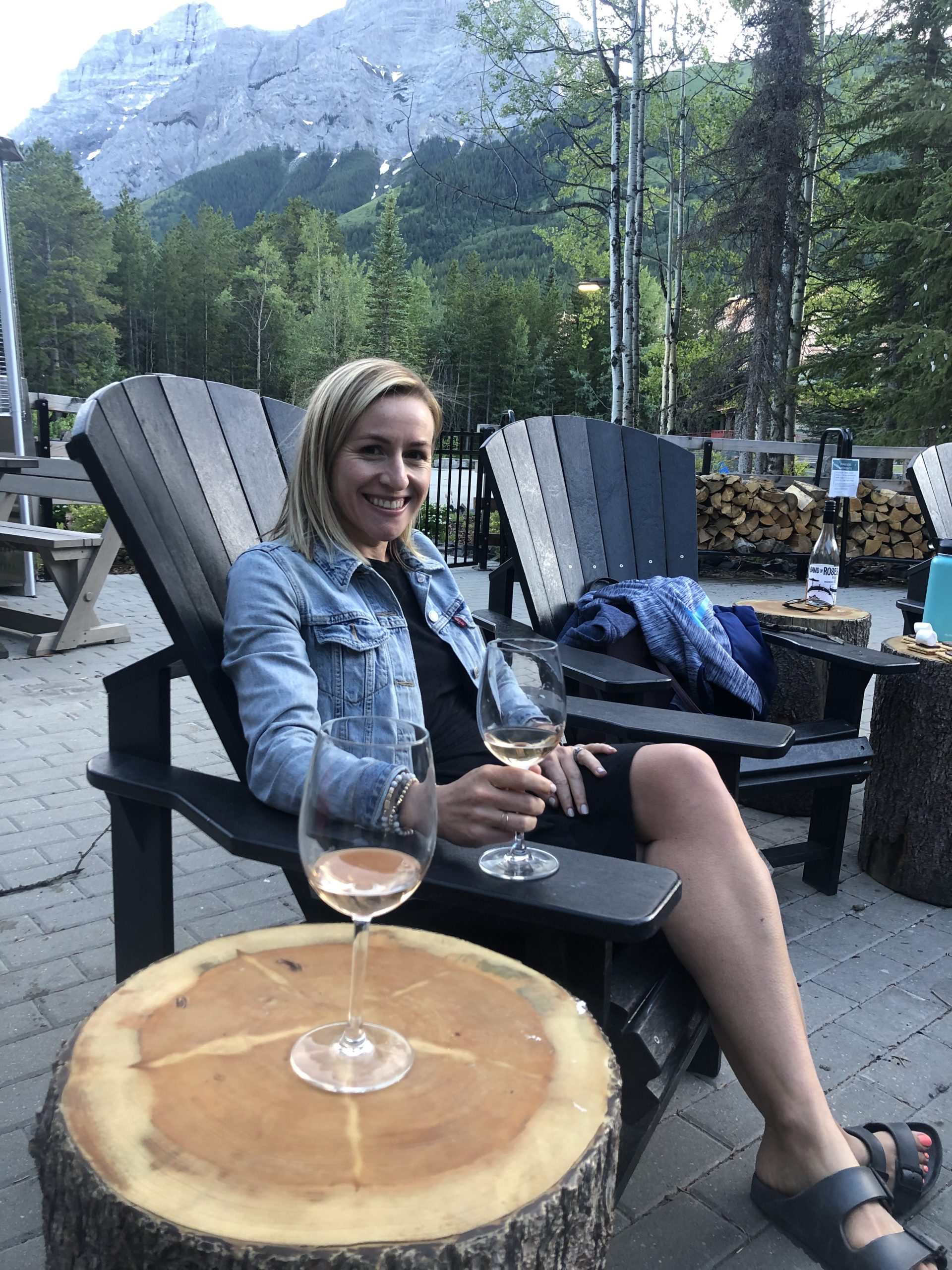Dietitian-Dawn-Meet-the-RD-2 dietitian dawn peacock sitting in banff smiling