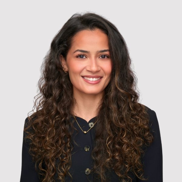 Registered Dietitian Nura Elagaili wearing black smiling