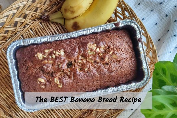 best-banana-bread-recipe banana bread loaf in a tin with words "best banana bread recipe"